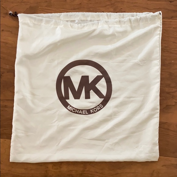 Michael Kors Hamilton Tote - Picture 4 of 10